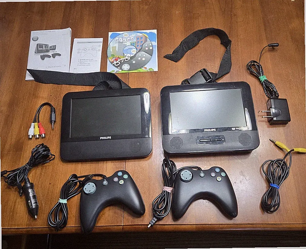 Philips PD7012G/37 Portable DVD Player Dual Display 20 Games 2 Controllers WORKS