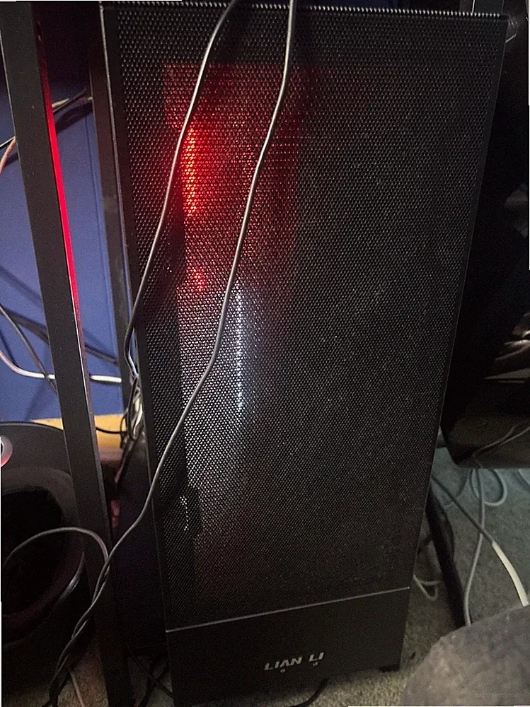 Prebuilt gaming pc by me, nothing wrong with it, I just dont use it anymore!