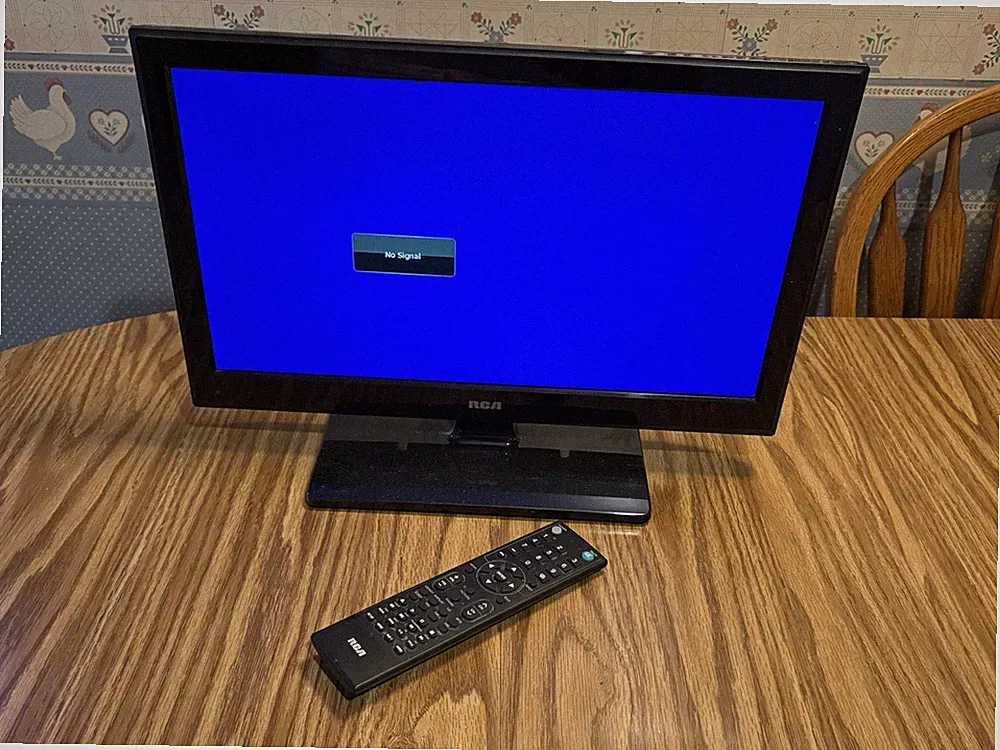 RCA 19B30RQ 19” LED LCD HDTV Monitor TV HDMI VGA Retro Gaming With Remote