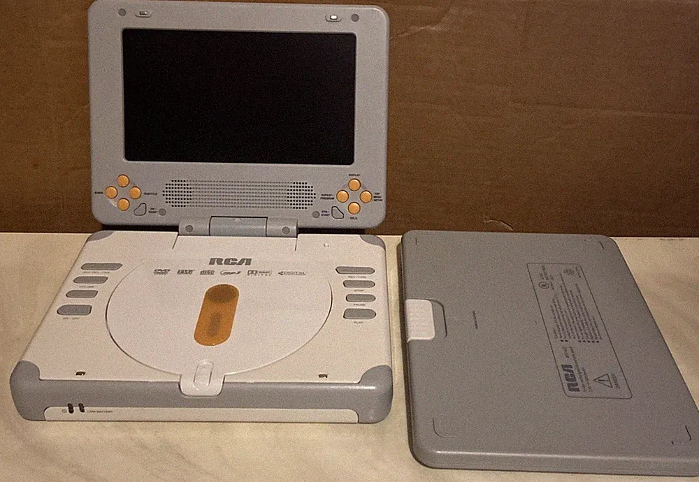 RCA DRC627N - 7" Portable Monitor AV IN Retro Gaming Battery