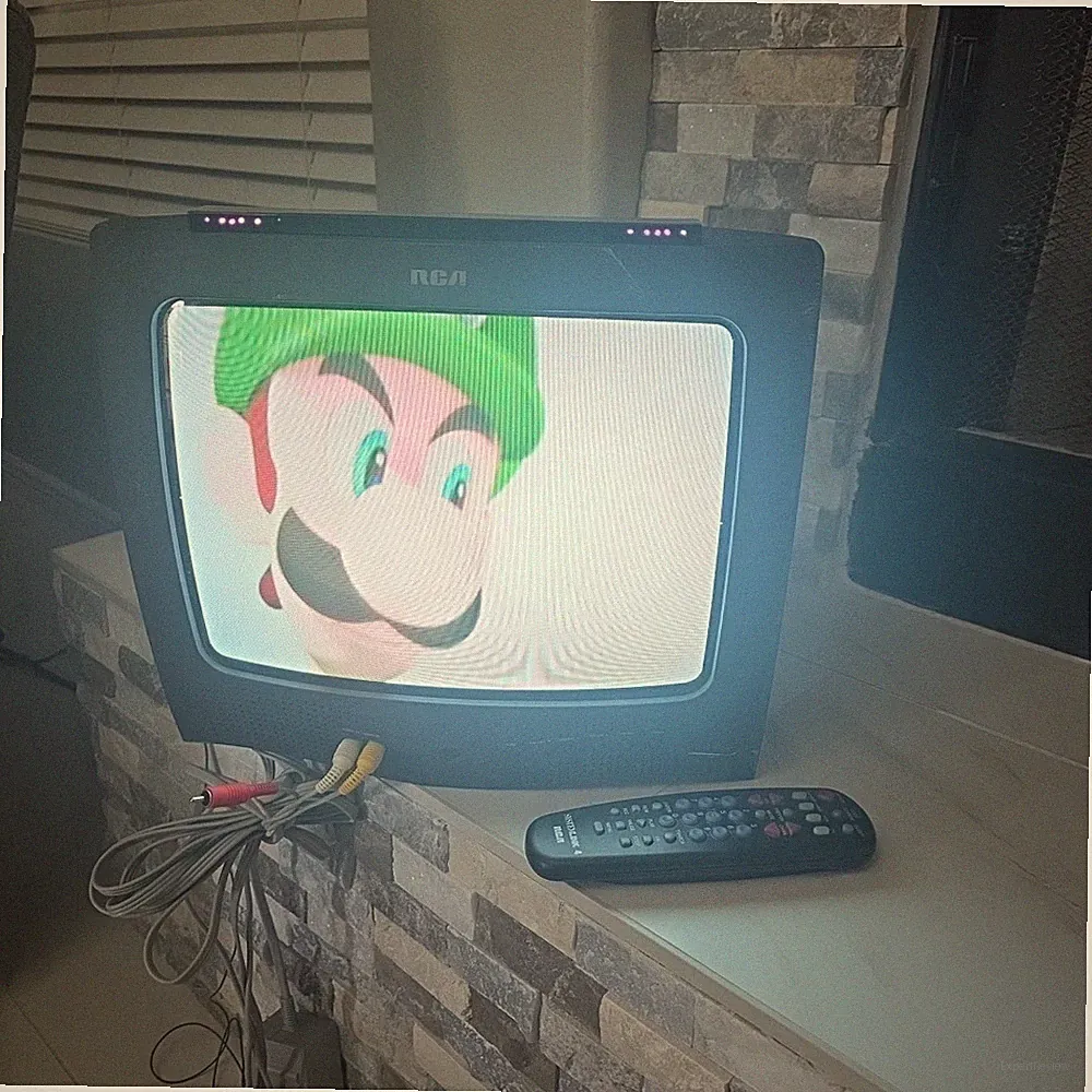 RCA E13318 13" CRT Color TV Retro Gaming Monitor Front AV Inputs W/remote