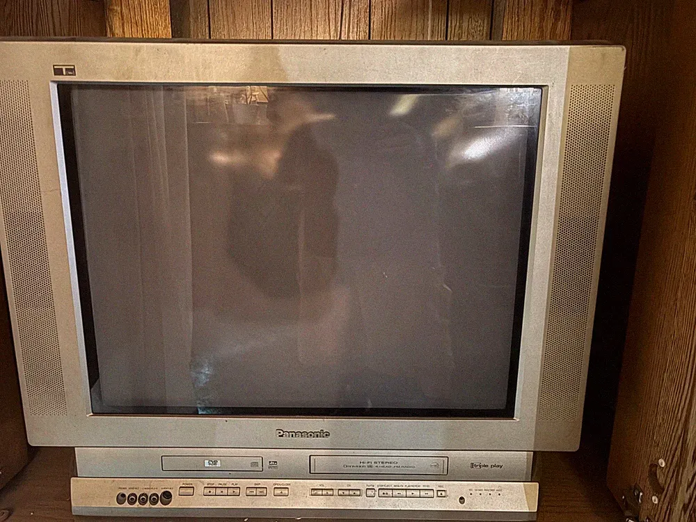 Retro Gaming Monitor TV – Panasonic PV-DF2702 TV Combo DVD VHS VCR 27” CRT
