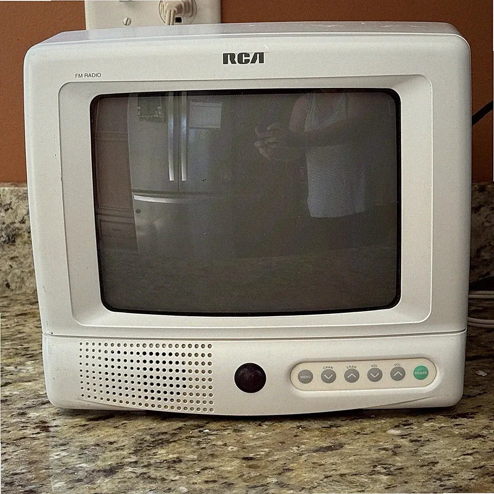 Retro Gaming RCA E09344 9" CRT Portable Television Tv Monitor