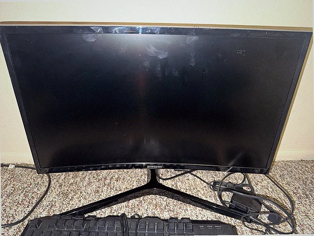 Samsung 27" Curved Monitor + i5 Desktop 8GB 1TB+120GB SSD GTX 750