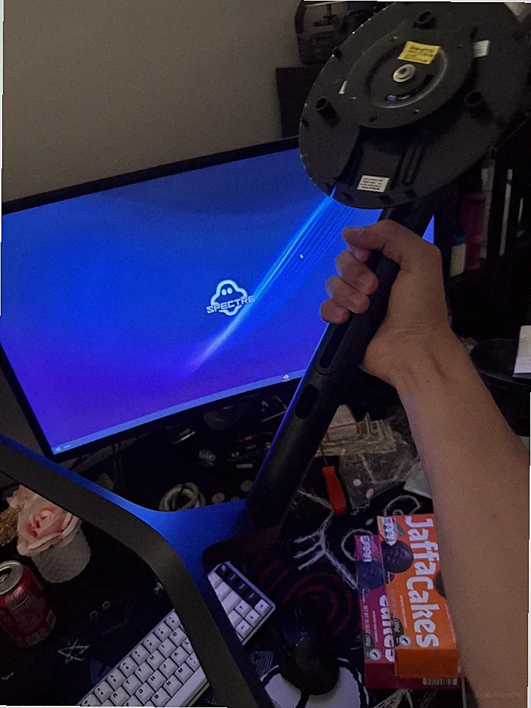 Samsung 27” QLED Curved Gaming Monitor 144Hz | Gamer - Streamer Setup