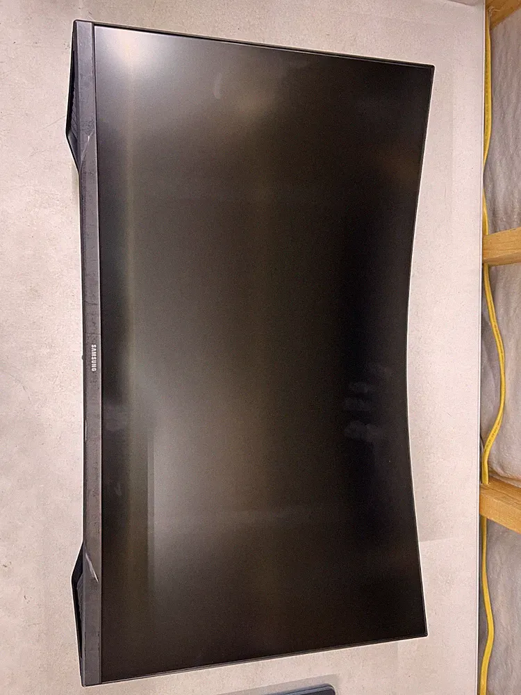 SAMSUNG 32" Odyssey G55C Series QHD 1000R Curved Gaming Monitor *READ BELOW*