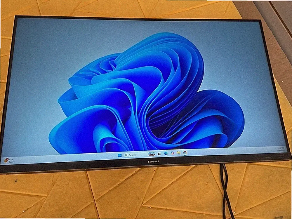 SAMSUNG 32Inch FHD 1080p 75Hz LS32B304NWNXGO Monitor Without Stand - READ