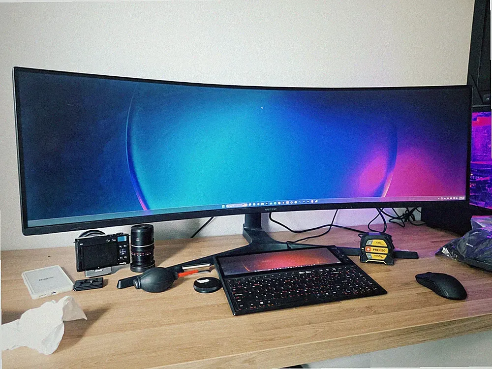 Samsung 49" CJ89 Super Ultra-Wide USB type-C Curved Monitor - 144hz W/ WallMount