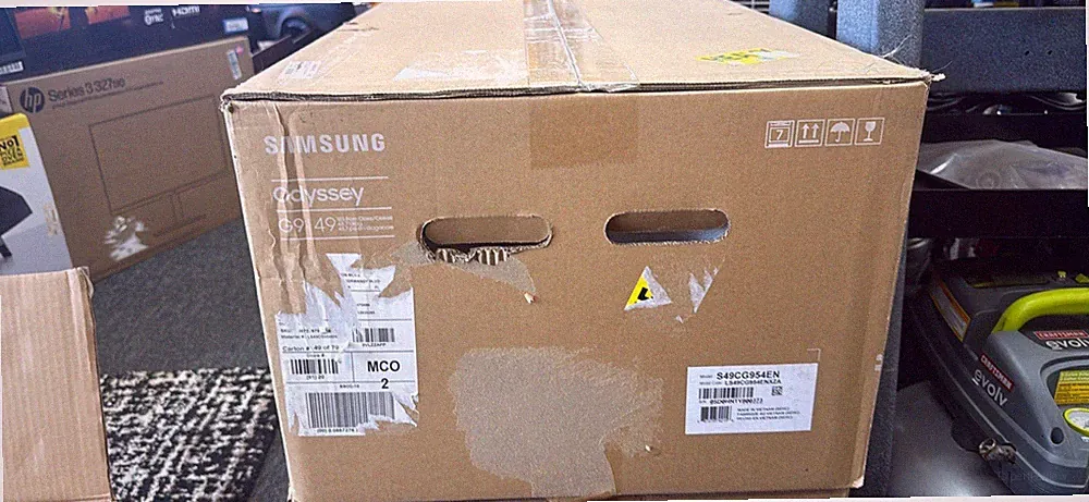 Samsung 49” Odyssey 1000R Curved dual QHD 240hz FreeSync Gaming Monitor
