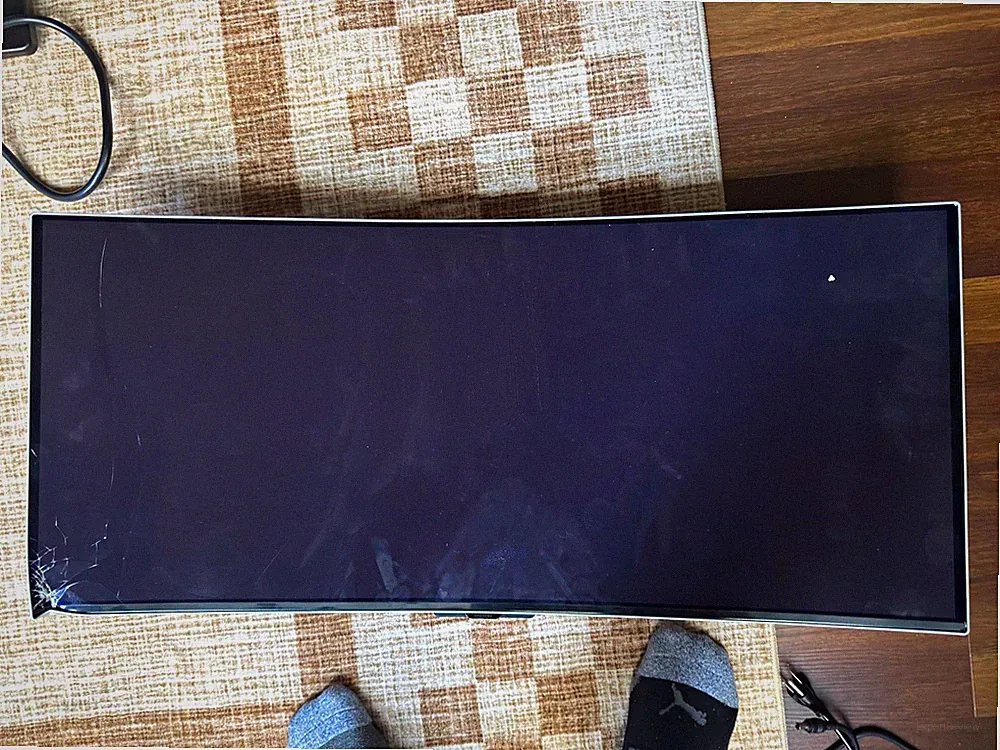 Samsung CHG90 49" Curved QLED Gaming Monitor 32:9 144Hz Cracked Screen