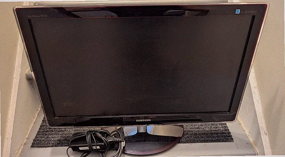 Samsung LCD Monitor 27 Inch P2770FH Elegant And Stylish