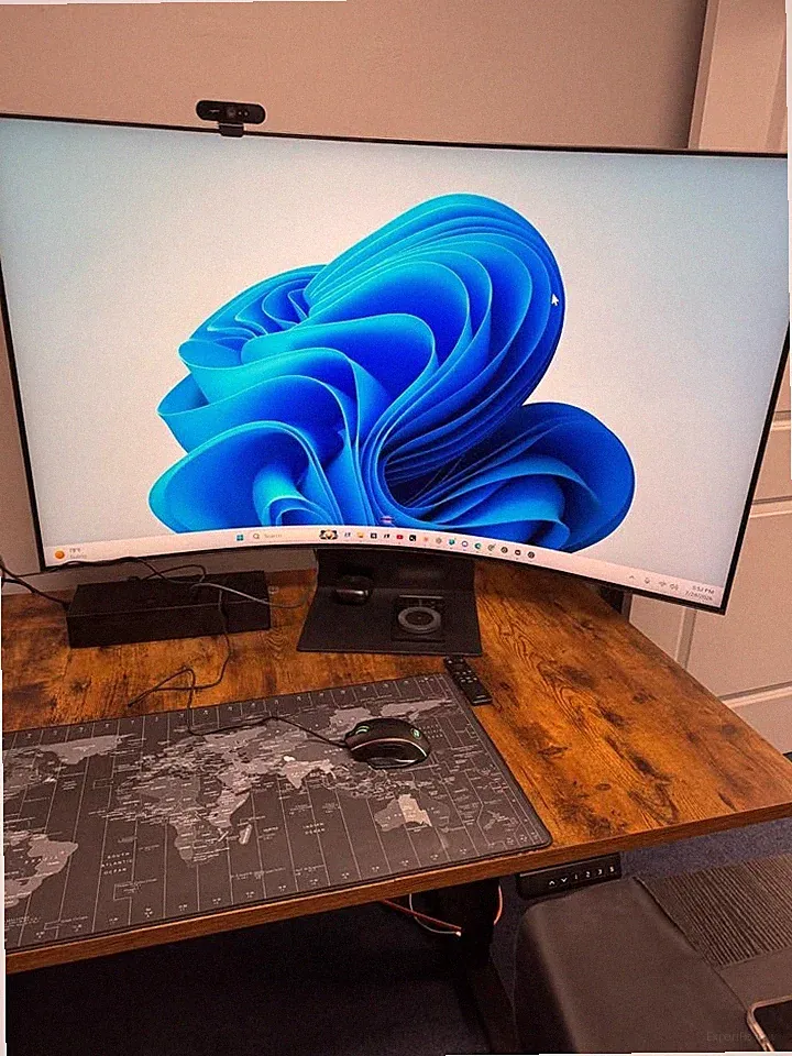 Samsung Odyssey Ark 2nd Gen 55in 4K Mini-LED Curved Gaming Monitor 165Hz