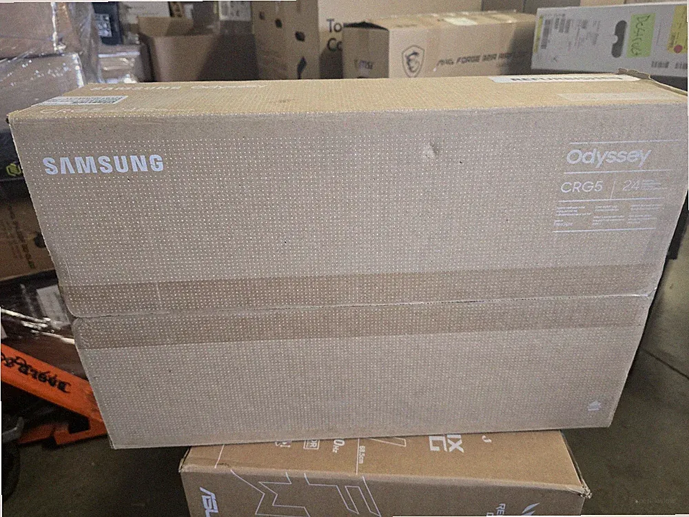 Samsung Odyssey CRG5 24'' 1920 x 1080 LED Monitor - LC24RG50FZNXZA