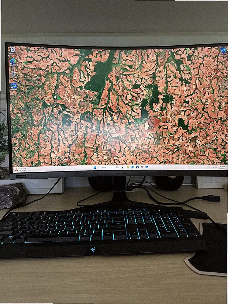 Samsung Odyssey G5 C27RG50 (27", 1080p, 240 Hz curved gaming monitor)