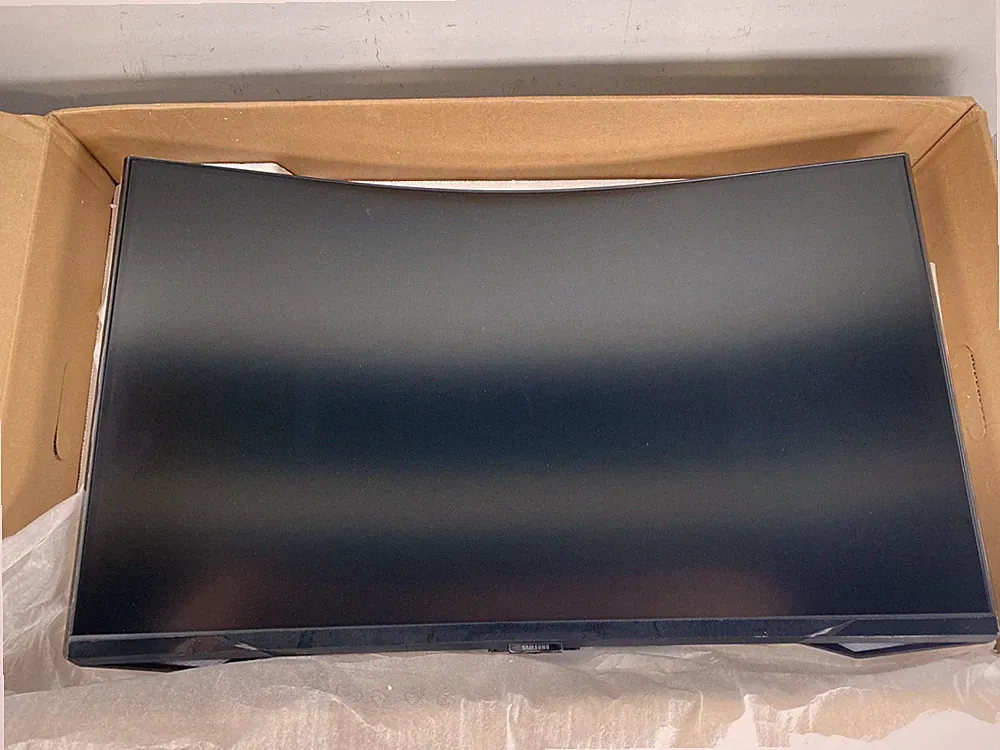 Samsung Odyssey G6 Curved Gaming Monitor 32" 240Hz- Black