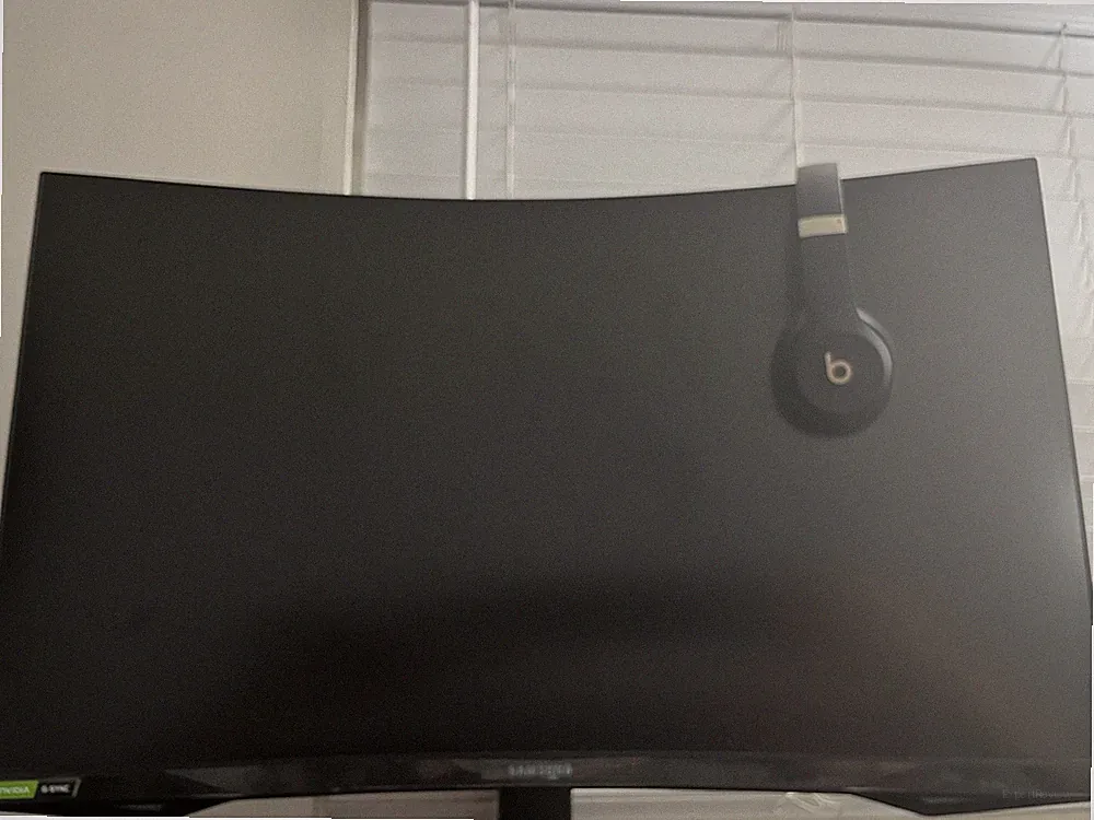 Samsung Odyssey G7 240hz 27”, 2560 X 1440p, Curved Gsync FreeSync 1ms