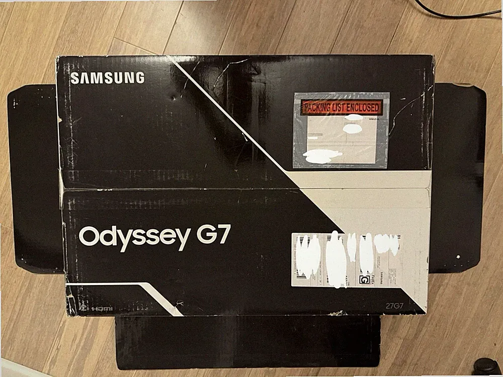 Samsung Odyssey G7 27" Curved Gaming Monitor - Black
