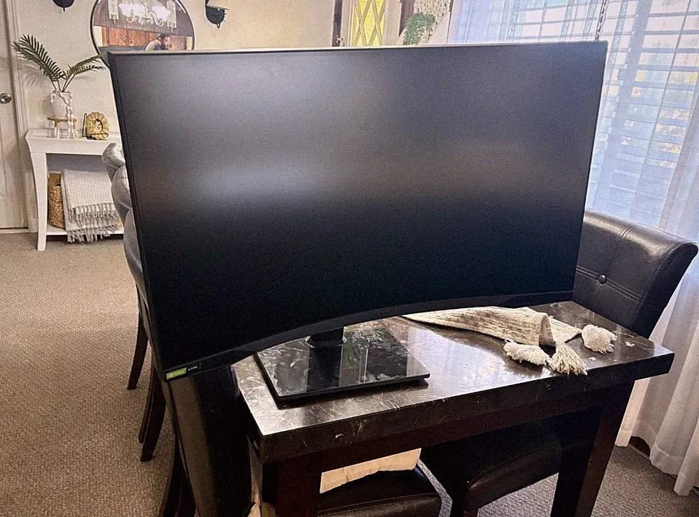 Samsung Odyssey G7 32in Curved Gaming Monitor 240Hz