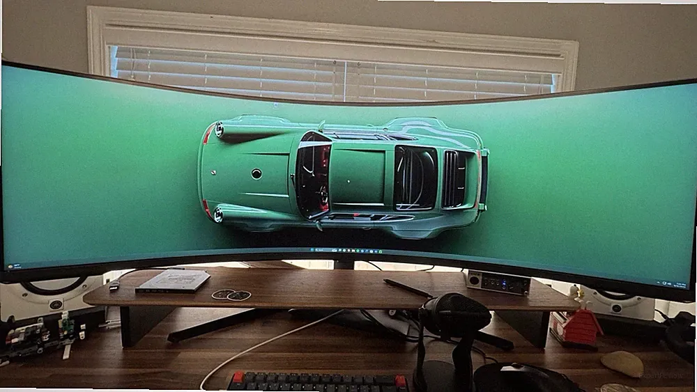 32:9 4K UHD