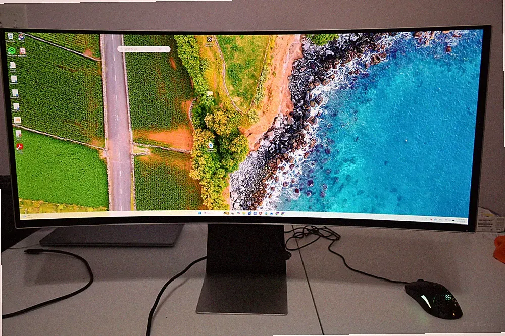 Samsung Odyssey OLED G8 34" Curved Ultrawide Gaming Monitor S34BG850SN – 175Hz
