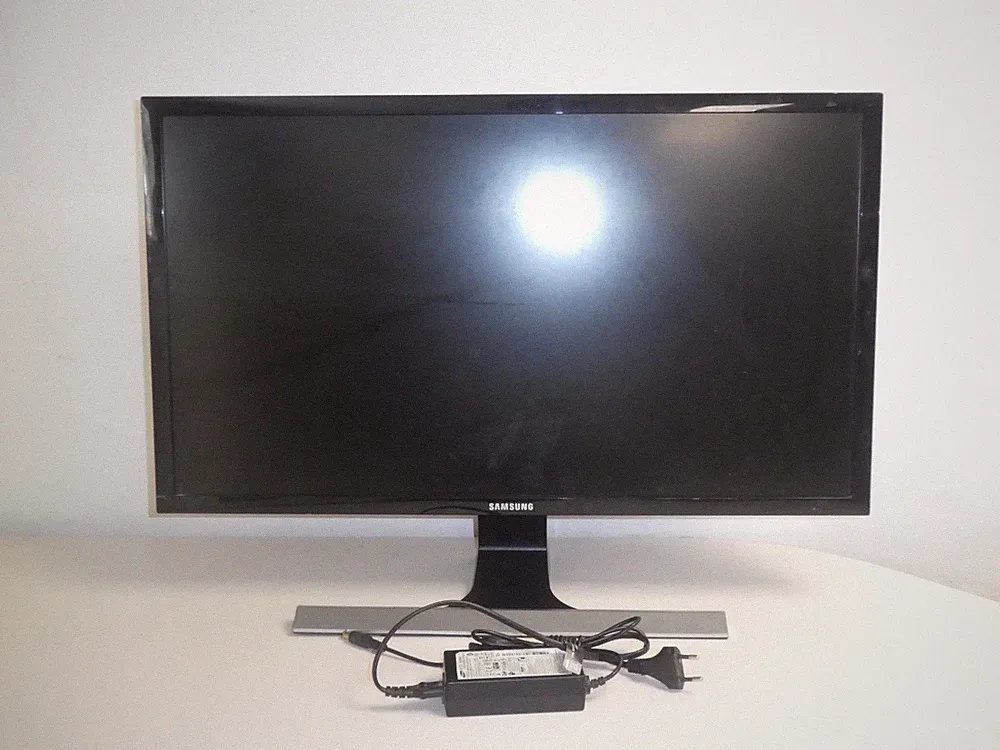 Samsung U28E590D 28" 4K UHD LED Monitor Black, 2-year warranty