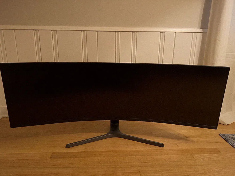 Samsung Ultra-Wide Curved Monitor – 49" Immersive Display