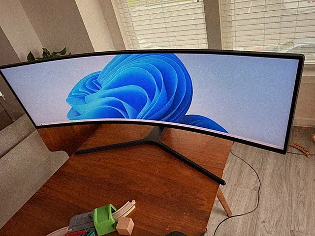 Samsung Ultrawide 49" 144z Monitor