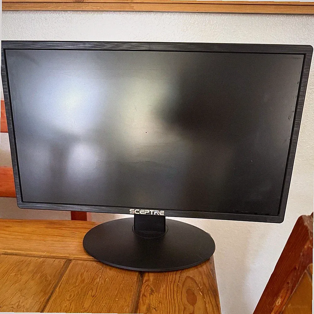 Sceptre Gaming Monitor 18in x 10.5 in Good condition