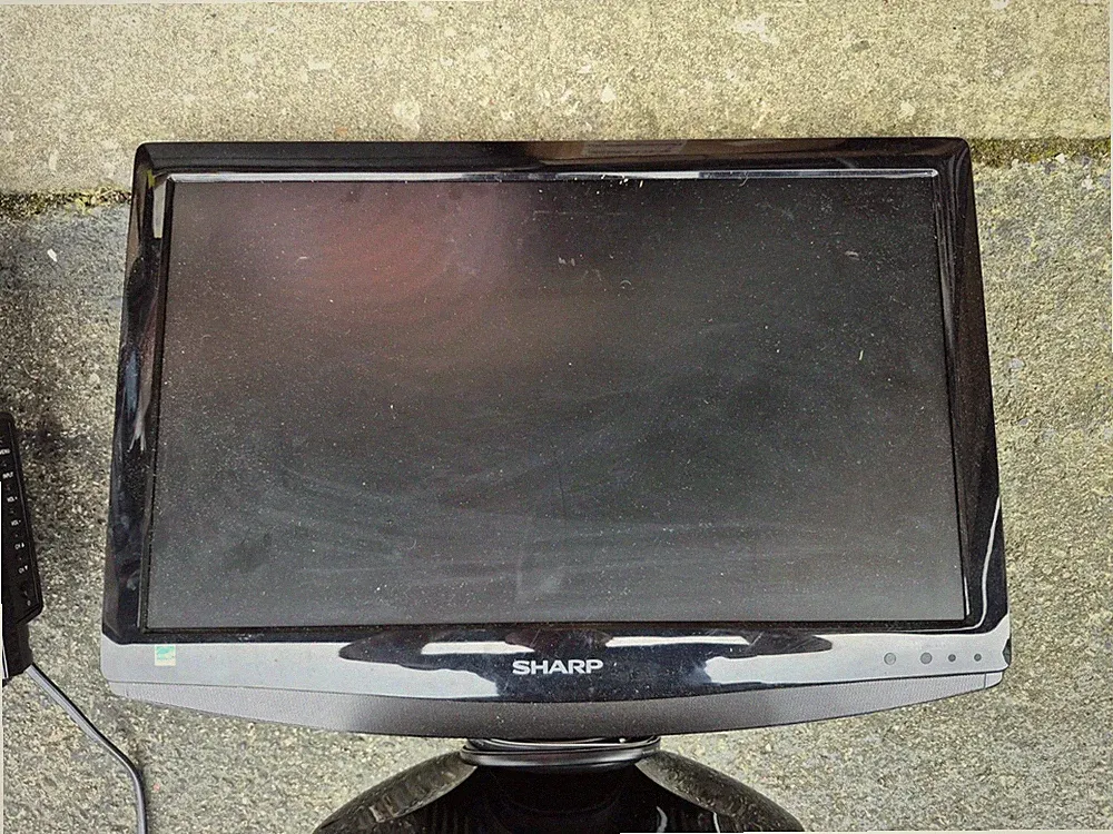Sharp LC19SB25U 19 Inch 720P LCD HD TV AUX Gaming PC Monitor W/Remote - Tested