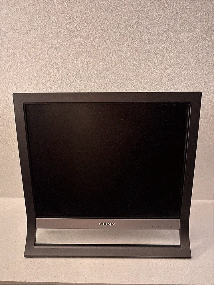Sony SDM-HS75 17-Inch TFT LCD Color Computer Display Monitor Unit Untested.