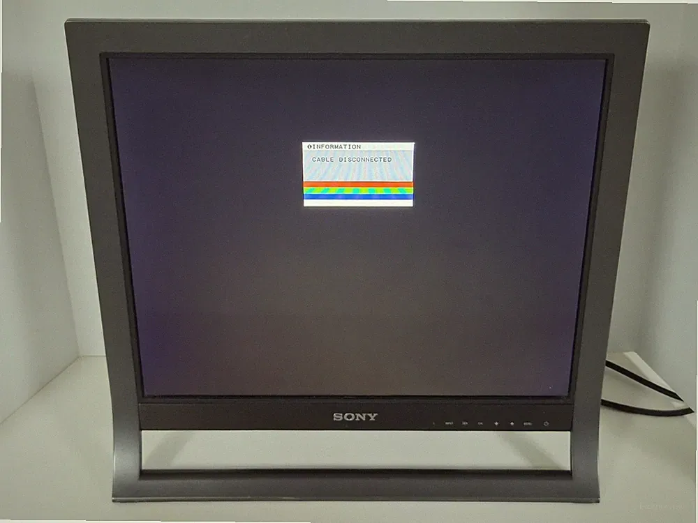 Sony SDM-HS95P 19" LCD Monitor, 1280x1024 12ms - Tested, Works