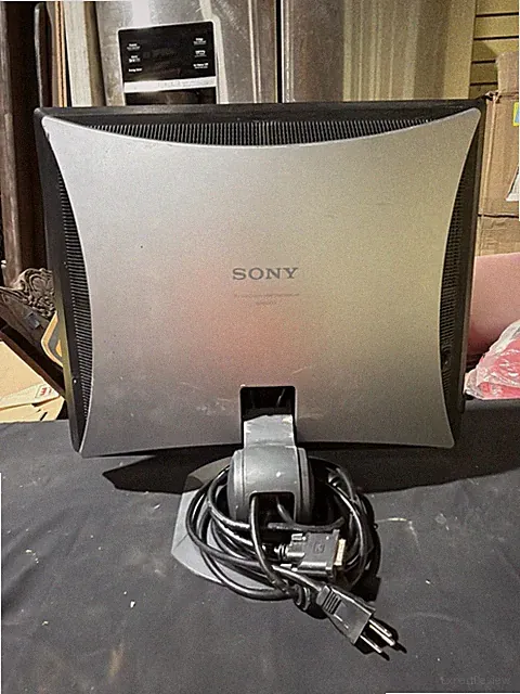 Sony SDM-X72/B LCD Monitor