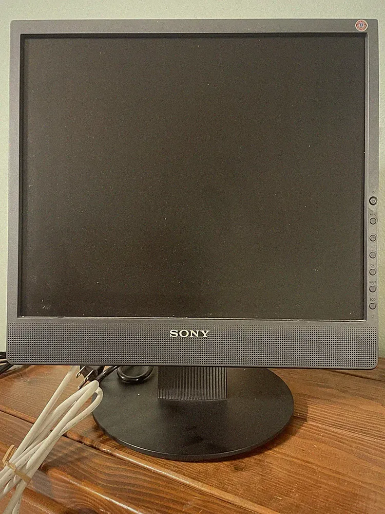 Sony SDM-X73 17" LCD Monitor - 1280x1024 5:4 DVI VGA Retro Gaming LOCAL PICKUP