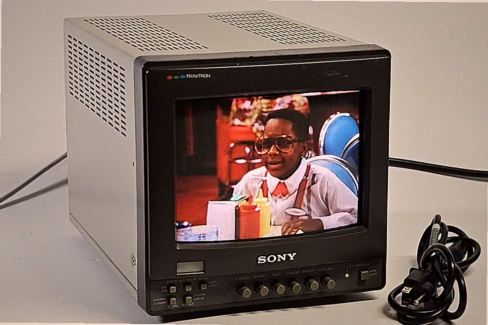 Sony Trinitron PVM-8220 8" Retro Gaming Color Analog Video Display CRT Monitor