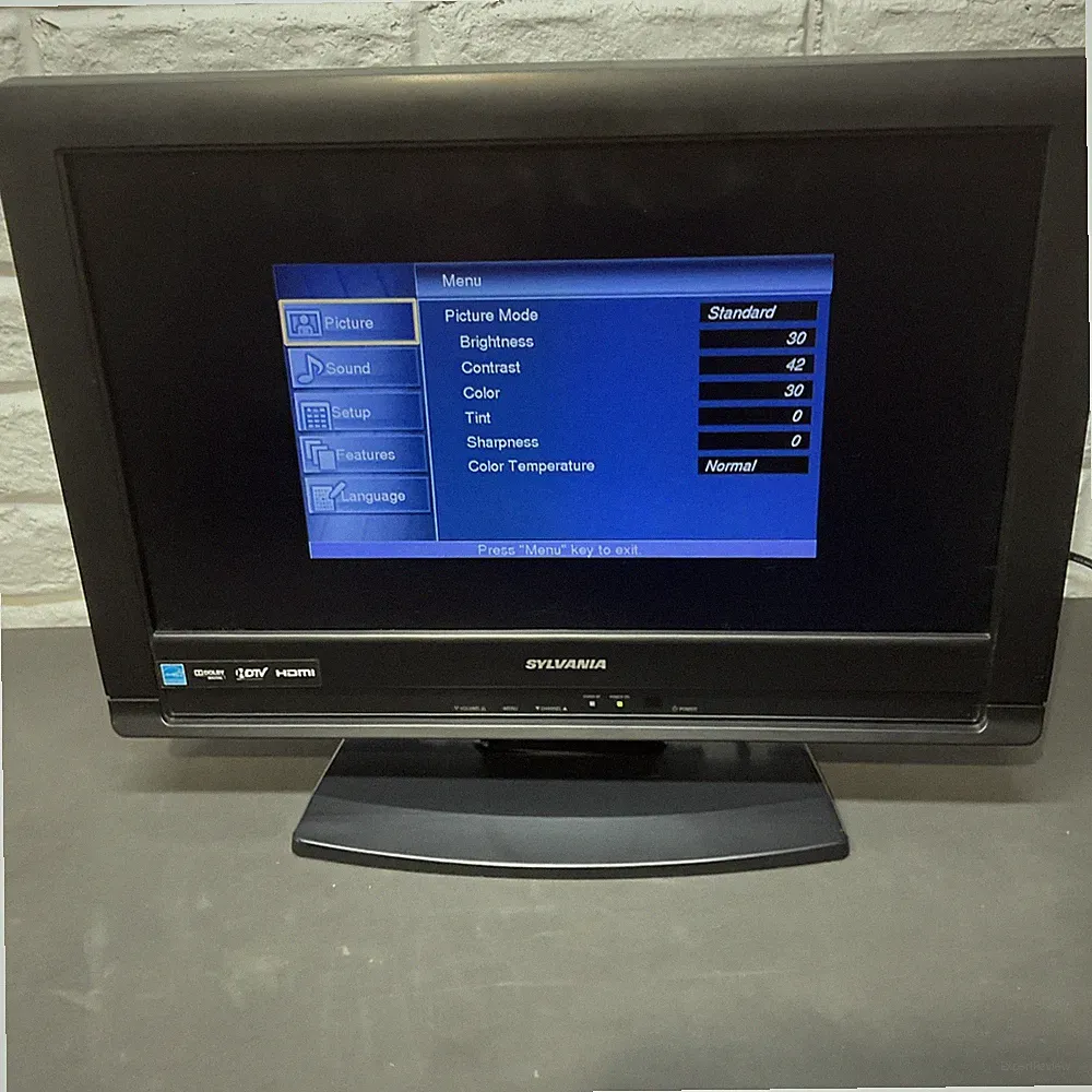 Sylvania 19" LCD TV LC190SL1 720p HD Retro Gaming VGA RCA HDMI Monitor W/ Remote