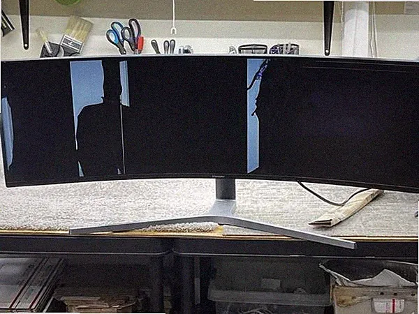 TRADE: Samsung Odyssey CHG90 49" Monitor Curved 144hz CRACKED Screen