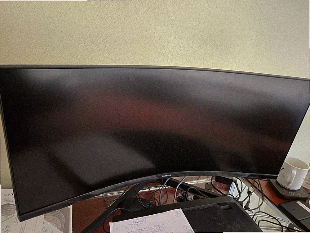 Ultra-wide curved monitor for immersive gaming and productivity: 34" Odyssey