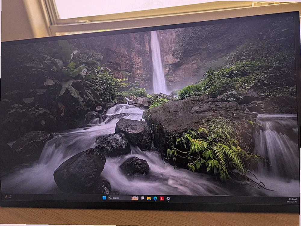 Uperfect 22" 2k Portable Monitor -- OPEN BOX