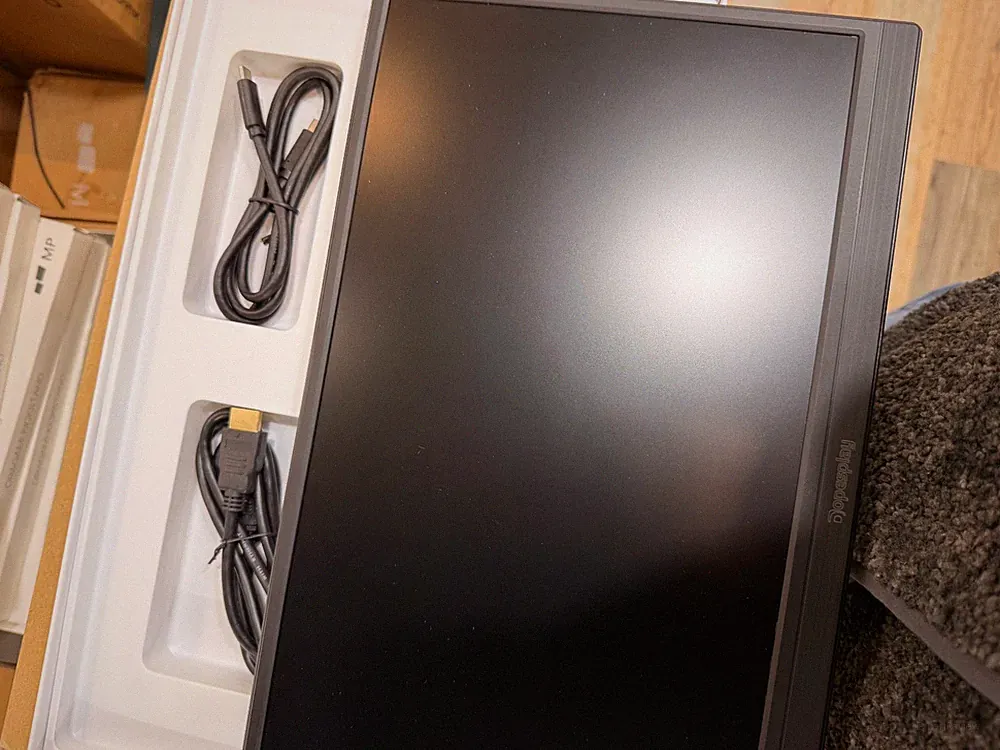 Used | 15.6" Portable Monitor 1080P FHD USB-C HDMI HDR Speakers Gaming PC Phone