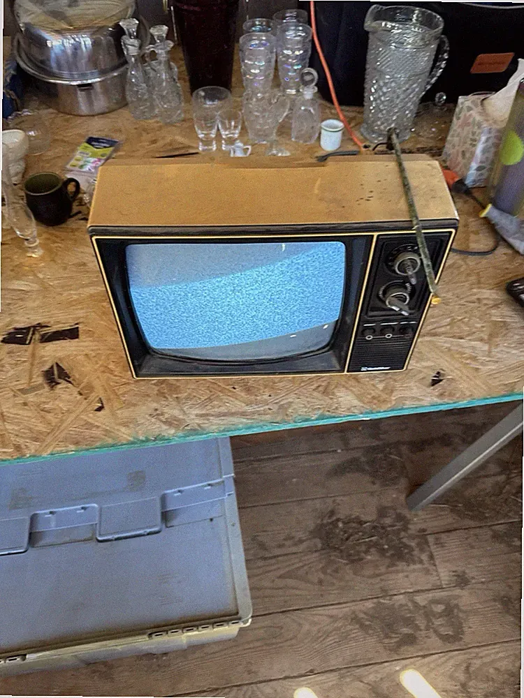 Vintage 1985 GoldStar VR-225 Portable CRT TV VHF/UHF Works Static