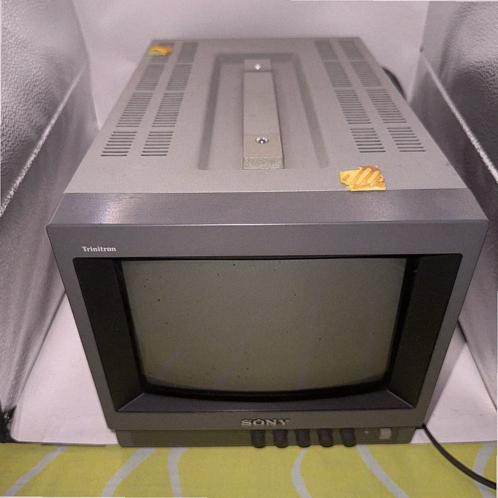 Vtg Sony Trinitron PVM-8040 8" CRT Color Video TV Monitor Retro Gaming Portable