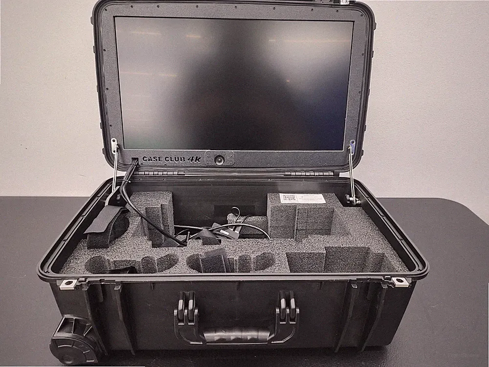Xbox Series X/S Portable Gaming Station with Built-in 24” 4k Monitor Case Club