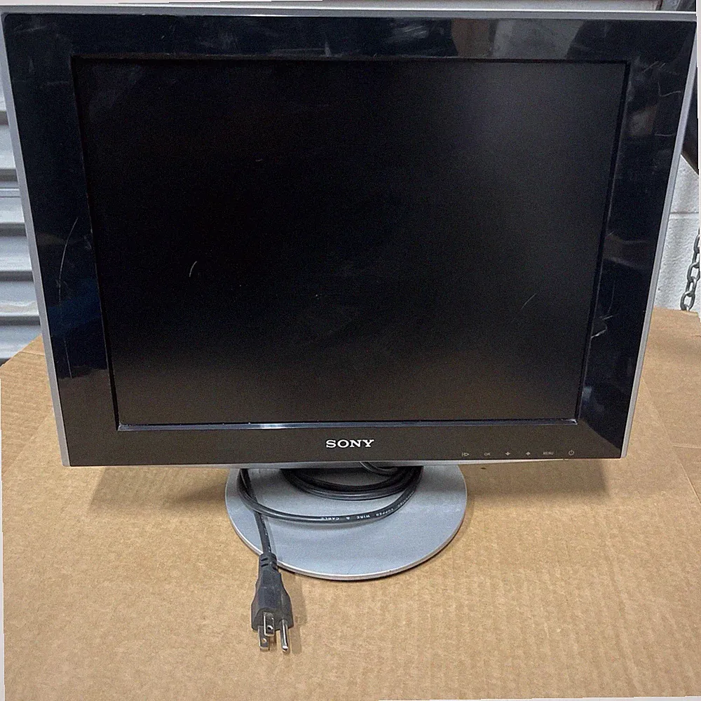 Y2K Sony SDM-HS53 15" TFT LCD VGA 4:3 Color Computer Monitor Retro Gaming