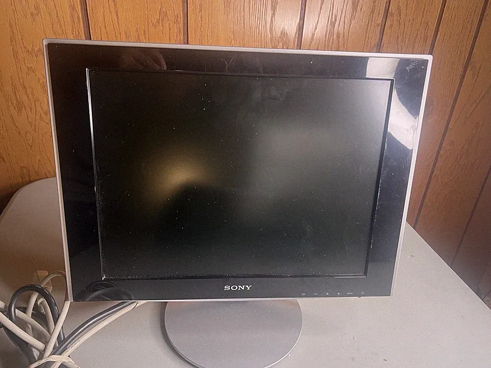 Y2K Sony SDM-HS53 15" TFT LCD VGA 4:3 Color Computer Monitor Retro Gaming Testd
